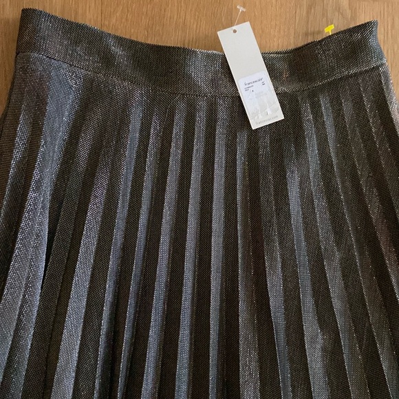 Blue Rain / Francesca,s NWT Silvery Gray Metallic Skirt - Picture 5 of 12
